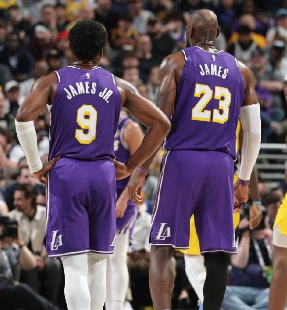 湖人轻取篮网 布朗尼父子连线首秀引热议