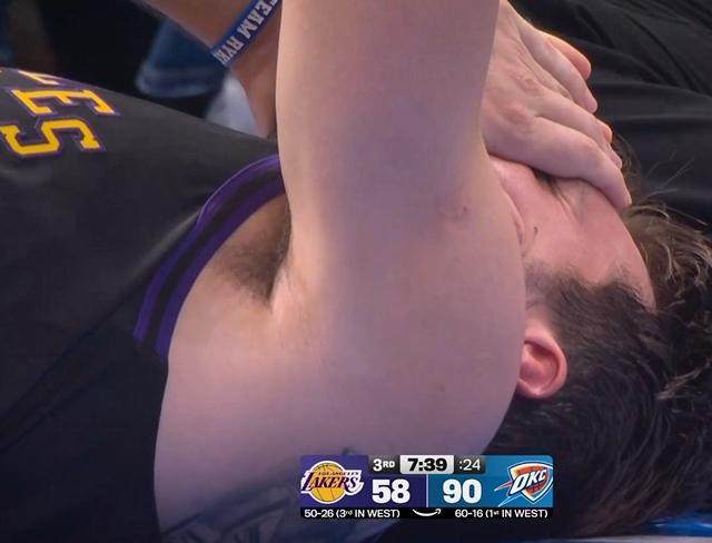 东契奇第三节重伤退赛 雷霆大胜湖人33分