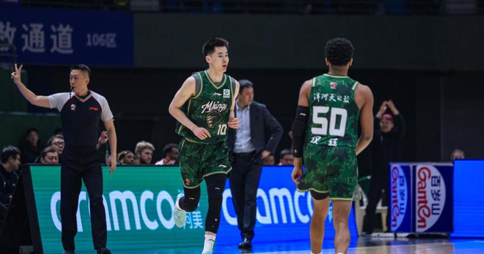 郭昊文张博源或成国家队锋线救星 中国男篮或迎